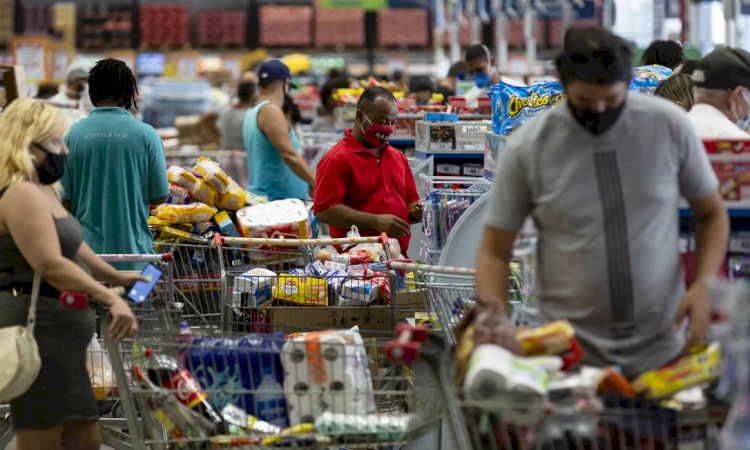 É necessário limpar as compras? Saiba como se proteger das variantes do coronavírus