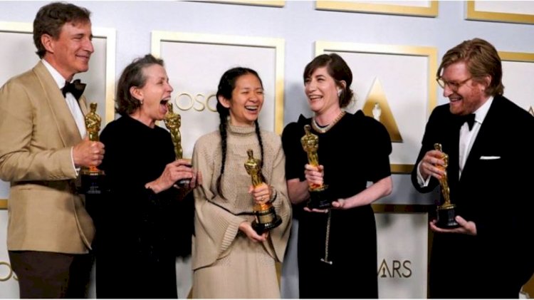 Nomadland ganhou alguns dos principais prêmios, como melhor diretora, melhor atriz e melhor filme