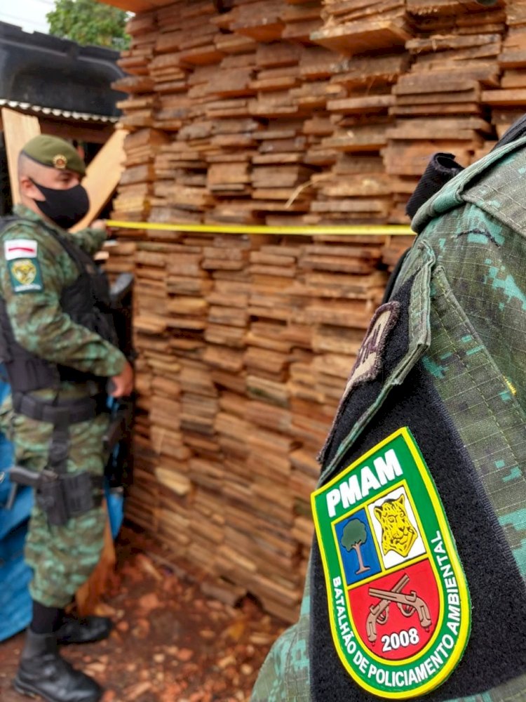 Batalhão Ambiental da PMAM apreende madeira ilegal no bairro Cidade de Deus  