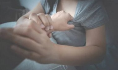 Homem beija caixa de supermercado e é condenado a pagar R$ 8 mil