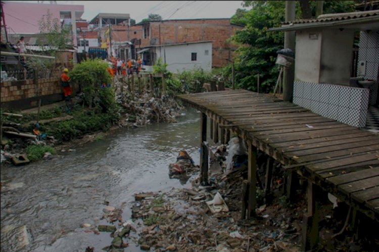 Prefeitura revitaliza ponte de madeira no bairro Alvorada