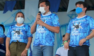 Governador Wilson Lima entrega cestas básicas a artistas dos bois Caprichoso e Garantido