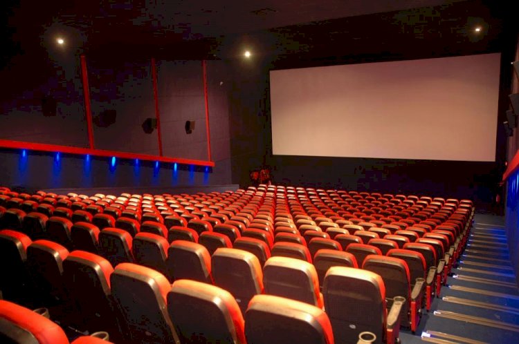 Comitê estadual de enfrentamento à Covid-19 autoriza cinemas e mantém restrição de circulação entre 0h e 6h  