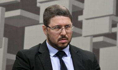 Vice Governador do Amazonas tenta exonerar Secretário de Segurança na madrugada