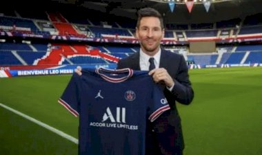 É oficial! PSG anuncia a contratação de Lionel Messi