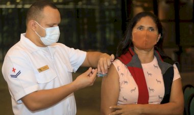 Após intensificação, trabalhadores da rede estadual começam a tomar 2ª dose da vacina contra Covid-19, em Manaus