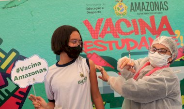 Primeiro dia de vacinação em adolescentes levou milhares de estudantes aos postos