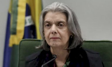 Cármen Lúcia dá 24 h para PGR se manifestar sobre notícia-crime contra Bolsonaro