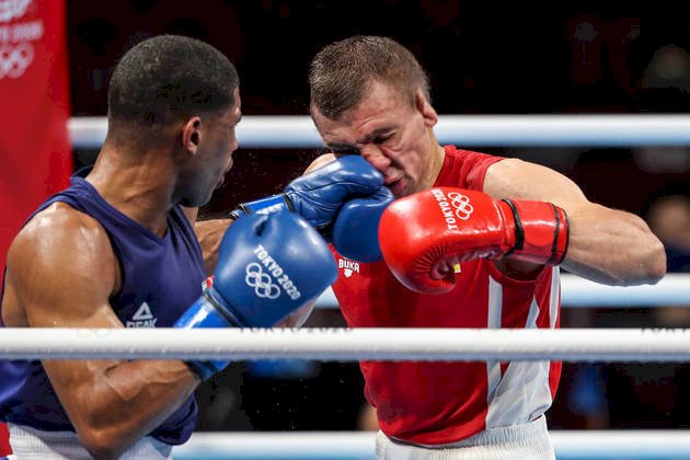 Hebert nocauteia ucraniano na final e leva o ouro no boxe até 75 kg