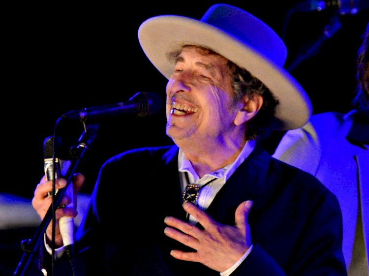 Bob Dylan é processado por abuso sexual de menina de 12 anos em 1965; cantor nega acusação