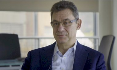 CEO da Pfizer prevê volta à “vida normal” dentro de um ano