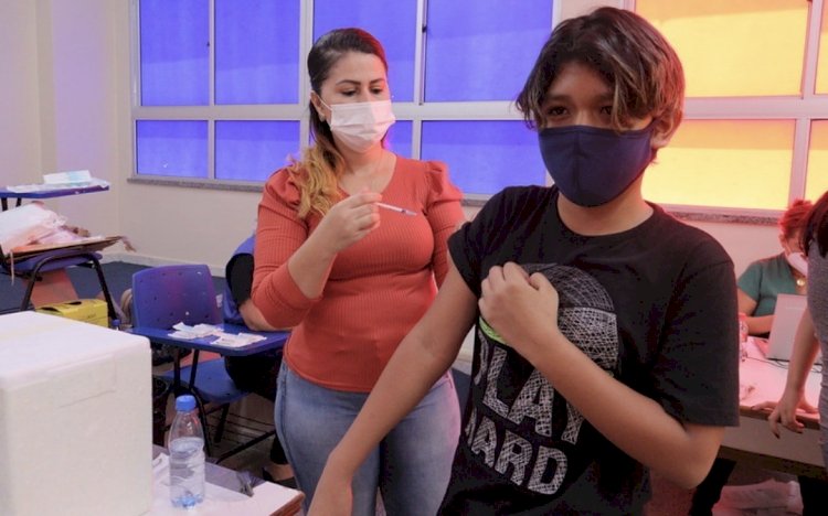 Prefeitura suspende vacina para adolescentes, contra a Covid-19, por recomendação do Ministério da Saúde
