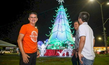 Prefeitura entrega árvore de Natal na bola do Produtor