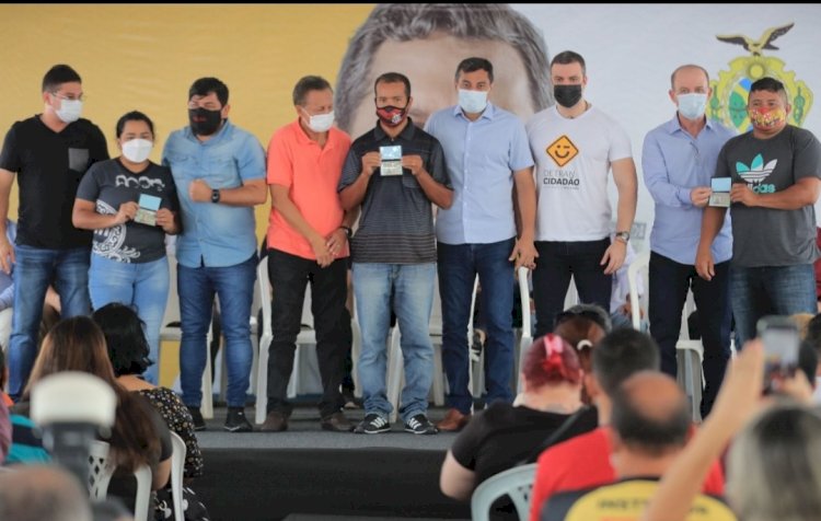 Governador Wilson Lima entrega primeiras carteiras do projeto CNH social