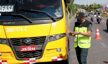 Prefeitura de Manaus realiza operação para fiscalizar micro-ônibus alternativos e modais
