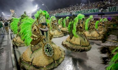 Carnaval de São Paulo e do Rio é adiado para abril