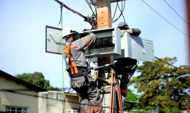 Em meio a protestos, Justiça manda suspender instalação de novos medidores de energia em Manaus