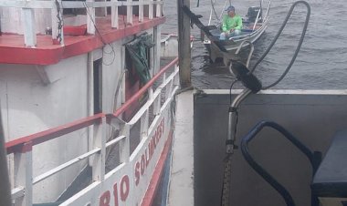 Embarcação empurradora de balsa que faz travessia Manaus - Careiro naufraga gerando pânico entre passageiros