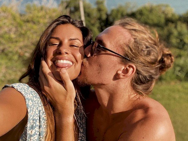 Vitor Kley e Carolina Loureiro terminam namoro: "Distância e trabalho nos venceram"