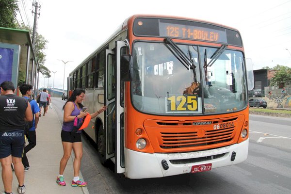 Prefeitura suspende temporariamente linhas de ônibus da Ufam