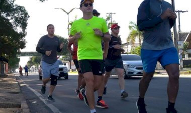 Prefeito de Manaus, David Almeida, ganha destaque na coluna Radar da Veja