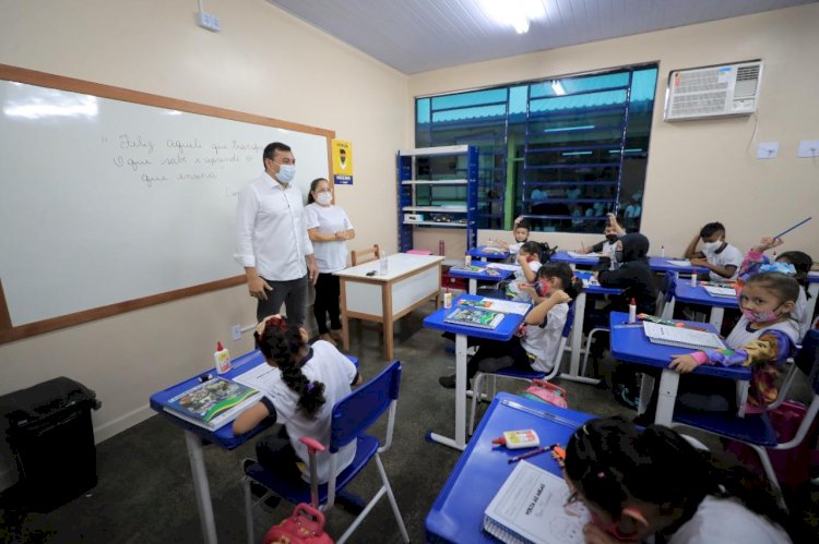 Governador Wilson Lima acompanha início do ano letivo 100% presencial da rede estadual de ensino