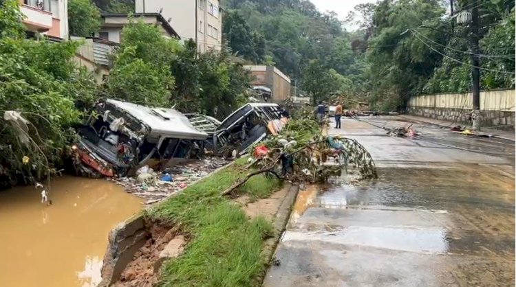 Forte chuva atinge Petrópolis e cidade entra em estado de calamidade pública