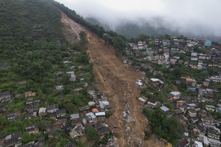 Temporal em Petrópolis deixa 44 mortos; bombeiros ainda não sabem quantos são os desaparecidos