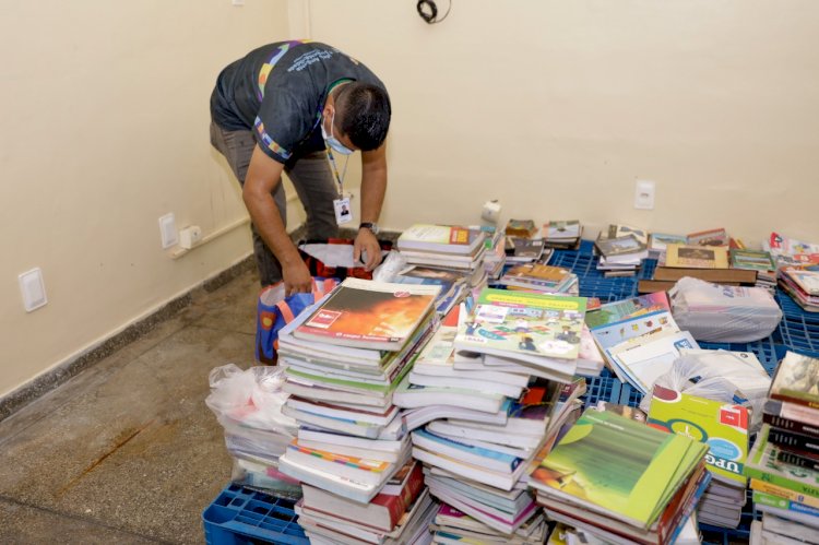 Prefeitura de Manaus inicia coleta de livros usados em ponto instalado no parque ‘Lagoa do Japiim