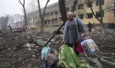 Forças russas bombardeiam escola que abrigava 400 pessoas, diz conselho de Mariupol