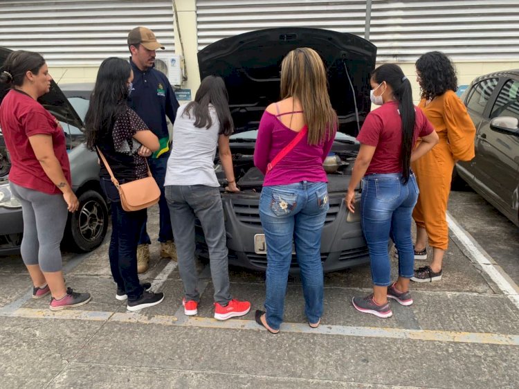 Mais de 70 mulheres participam do curso de mecânica básica do Detran Amazonas