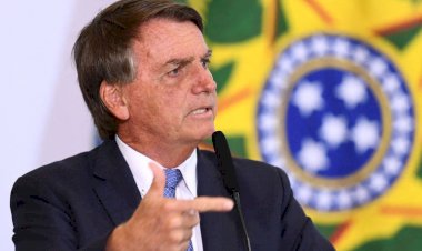 Ato de Bolsonaro para beneficiar aliado pode ser questionado, dizem especialistas em direito