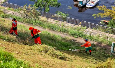 Prefeitura realiza limpeza na orla do Amarelinho