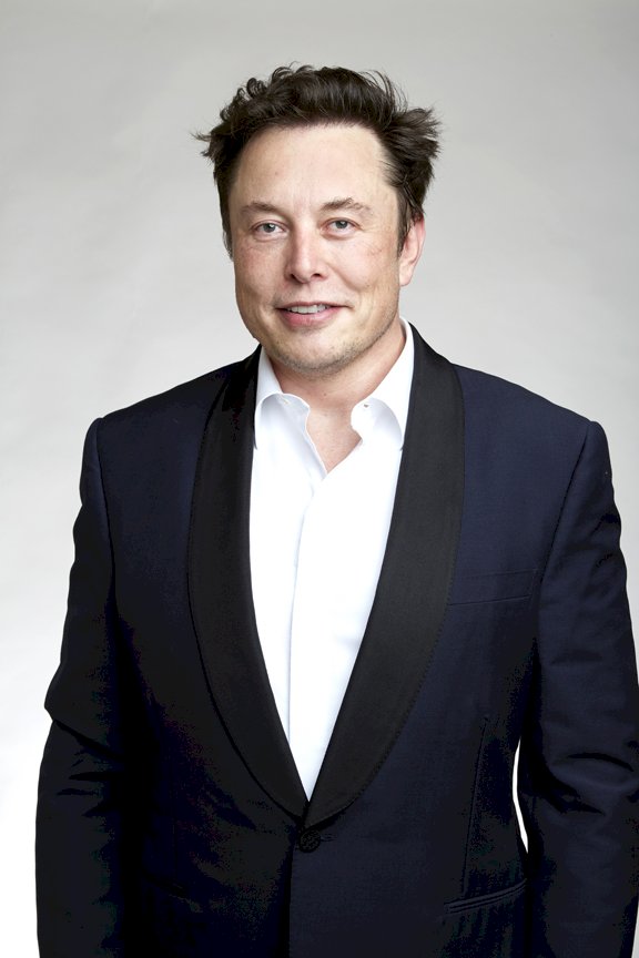 Bilionário Elon Musk diz que não tem casa e dorme em quartos de amigos