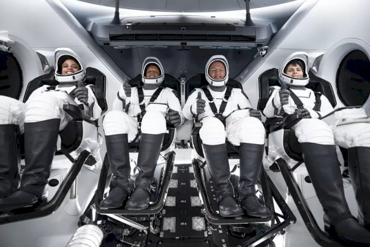 Cápsula da SpaceX atraca na Estação Espacial Internacional com a 1ª mulher negra que vai integrar tripulação em missão de longo prazo