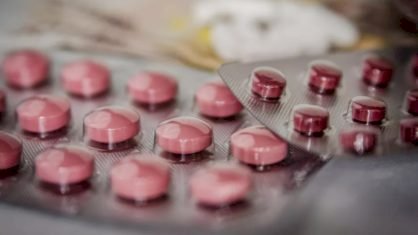 Novo estudo revela que misturar ibuprofeno e remédios para pressão alta pode danificar os rins