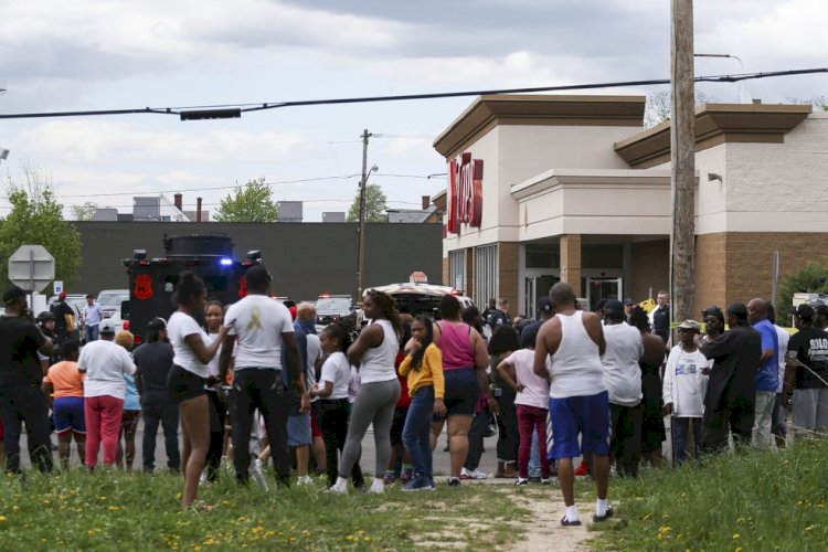 Atirador mata 10 e deixa 3 feridos em supermercado no estado de Nova York