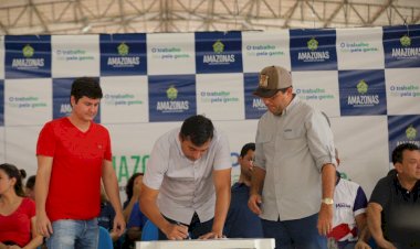 Em Urucará, Wilson Lima assina contrato para pavimentar ruas e dá ordem de serviço para Terminal Flutuante de Passageiros