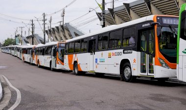 Prefeito David Almeida vistoria 14 novos ônibus que entram na frota a partir de segunda, 27/6
