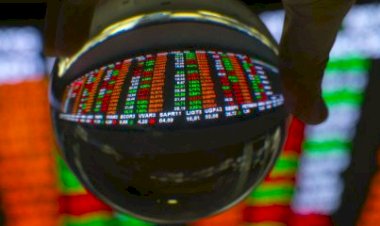 Ibovespa tem queda de 11,5% no mês, pior resultado desde março de 2020; dólar valoriza 10,03%