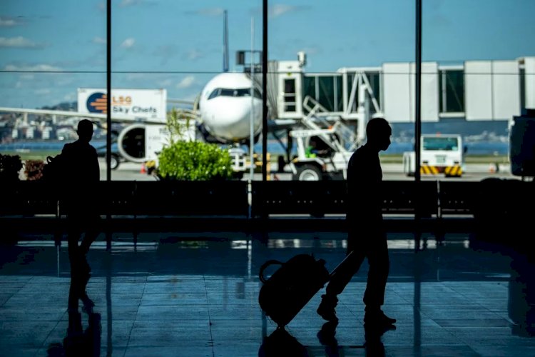 Preço de passagem aérea salta 29,5% em um mês, indica Anac