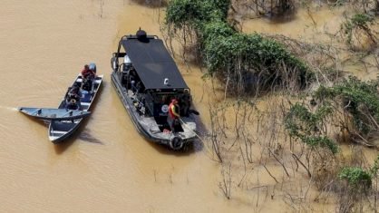 Equipes de busca encontram possíveis restos humanos em rio onde jornalista e indigenista desapareceram