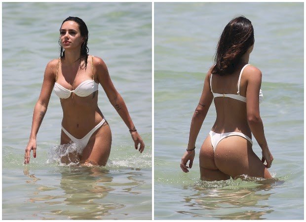 Bruna Biancardi se refresca no mar em praia em Miami