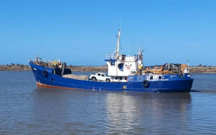 Embarcação de carga que saiu do Recife naufraga a caminho de Noronha; cinco tripulantes estão desaparecidos