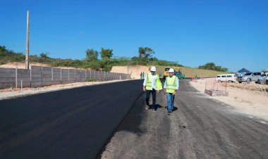 Wilson Lima vistoria início da aplicação de asfalto em segunda fase da obra do Anel Sul