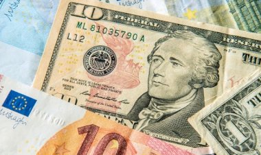 Euro fica abaixo de US$ 1,01 e se aproxima da paridade com o dólar