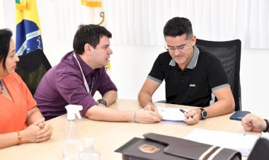 Prefeito David Almeida assina reajuste de 11,73% para servidores da Semsa e convoca 50 médicos aprovados