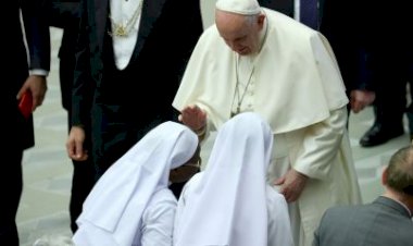 Papa nomeia mulheres para comitê consultivo de bispos pela primeira vez