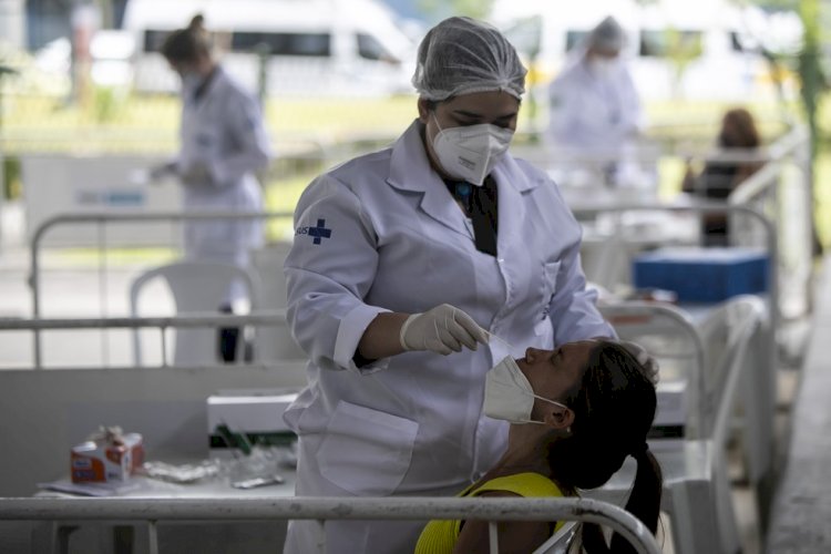 Brasil tem primeira alta mensal de mortes por Covid desde fevereiro, mas com baixa letalidade, apontam secretarias de Saúde