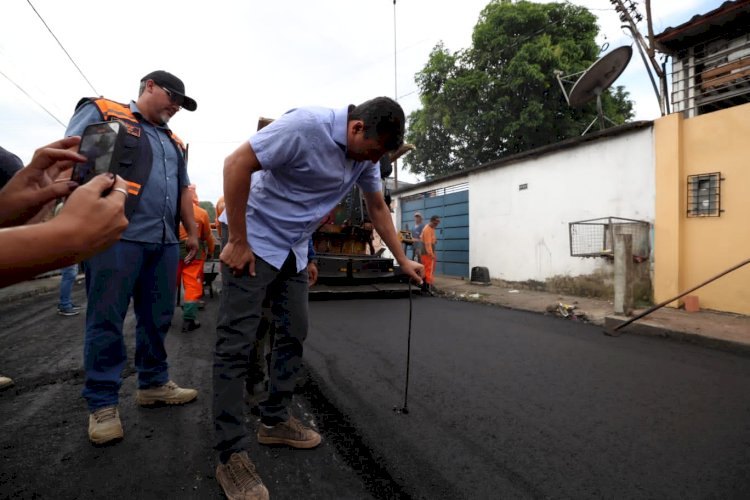 Governador Wilson Lima vistoria obras do Asfalta Manaus, que chegaram às ruas de mais dois bairros nesta sexta-feira